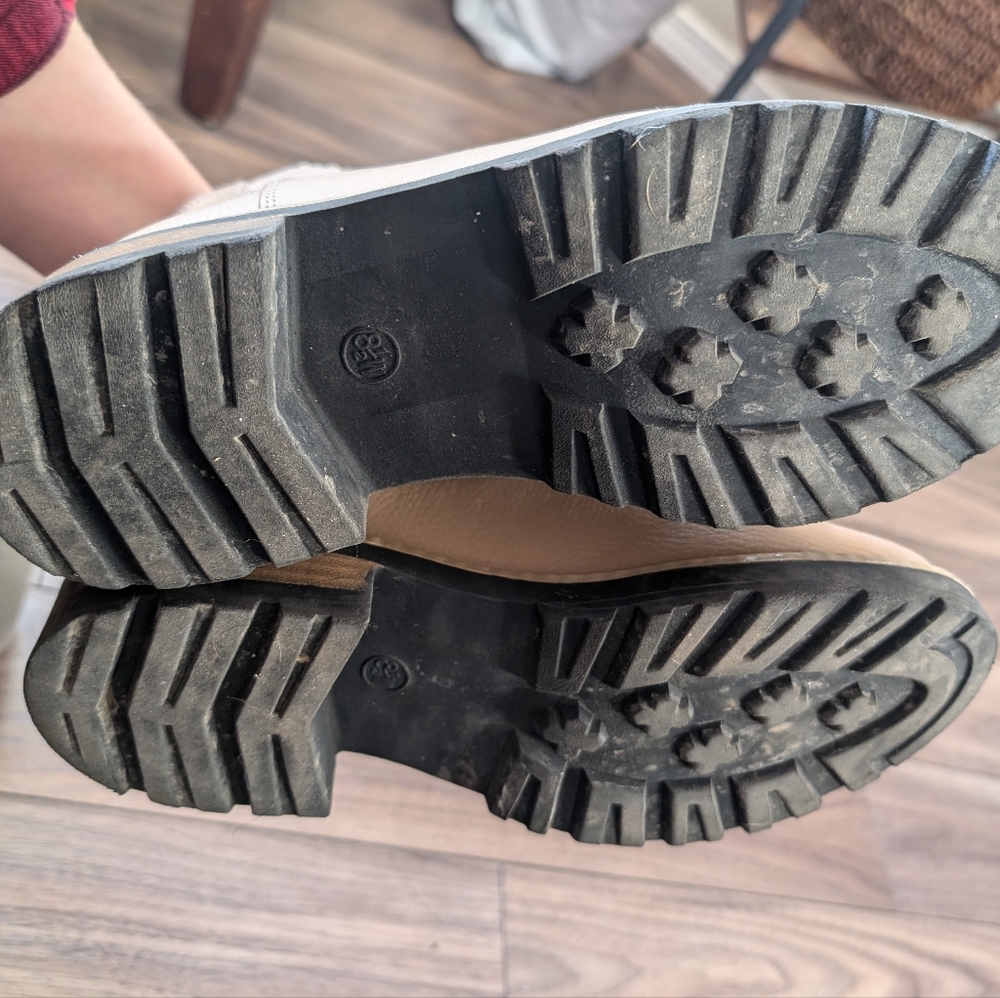 Universal Thread Chelsea Boot size 8.5 - Picture 5 of 5